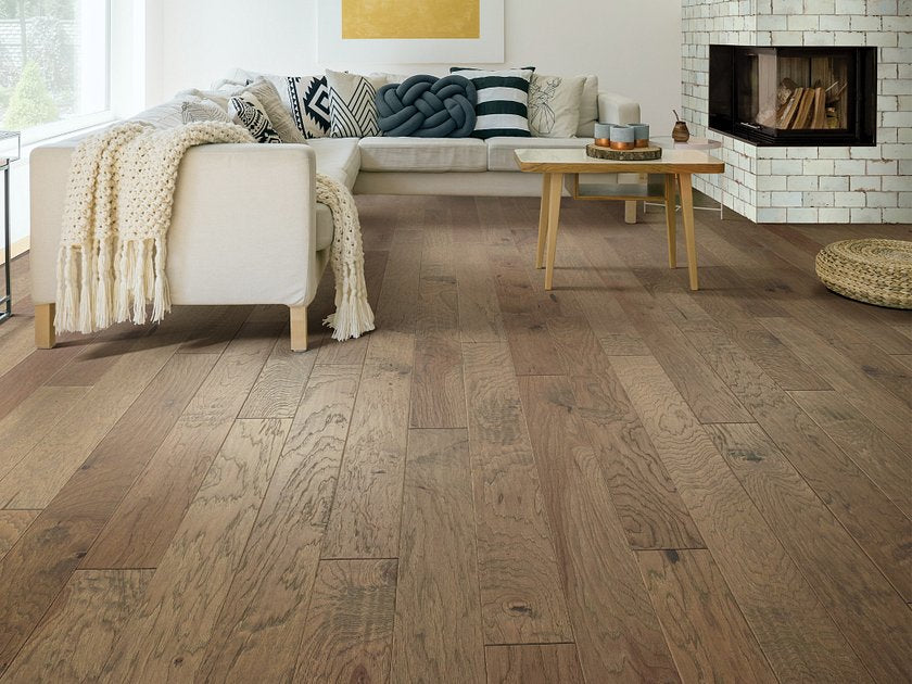 Shaw Pebble Hill Hickory 5 Cassia Bark engineered hardwood flooring gives this living room a calm look, with natural wood color around the furniture layout.