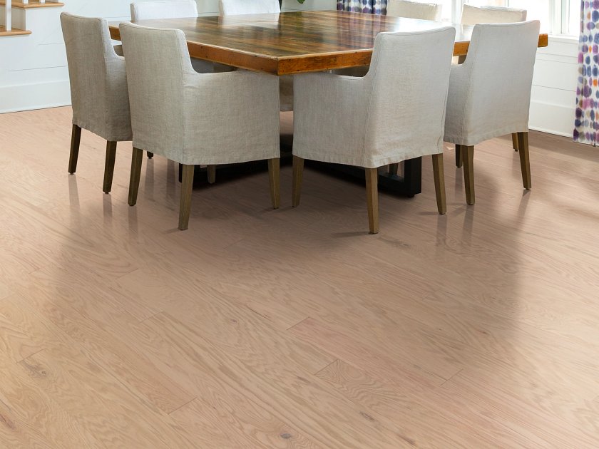 Living room room view with Shaw Albright Oak 5.0 Biscuit Lg engineered hardwood flooring in a natural wood hardwood finish.