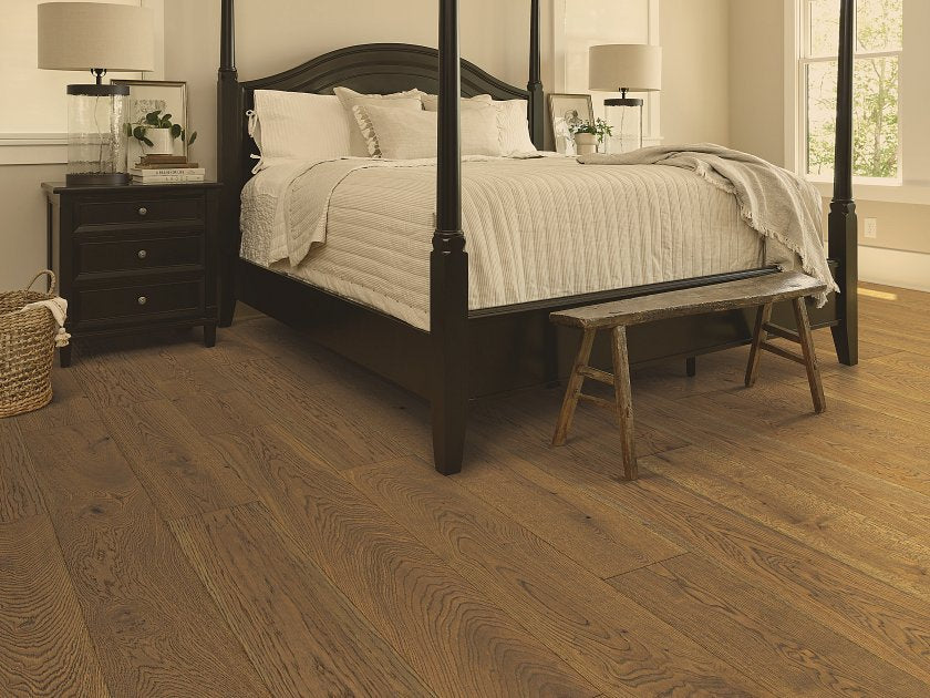 Shaw Expressions 9.5 Sustain engineered hardwood flooring gives this living room a polished look, with natural wood color around the furniture layout.