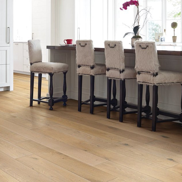 Shaw Castlewood Oak Chatelaine engineered hardwood flooring brings natural wood wood tone to this calm living room room view.