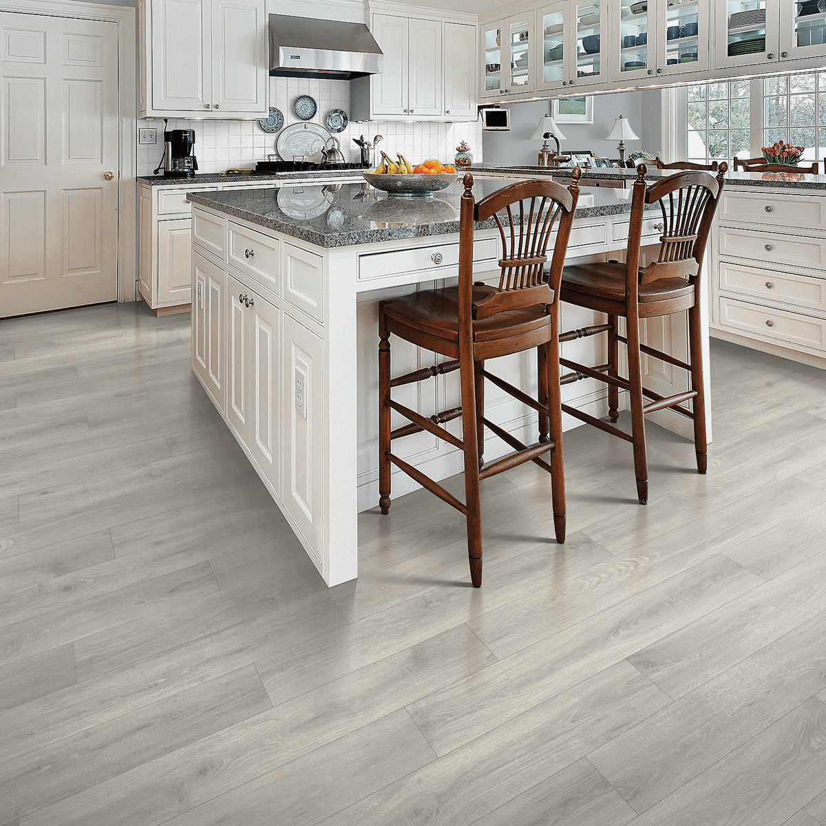 Mohawk Ashlar Oak Laminate CDL74-09W RevWood Select Rare Vintage 7.5" x 54.34" (19.76 SF/Box) — room view