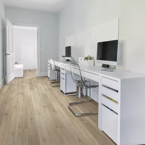 Mohawk Vintage Villa Oak Laminate CDL87-03 RevWood Plus Bellente 7.5" x 54.34" (19.76 SF/Box) — room view