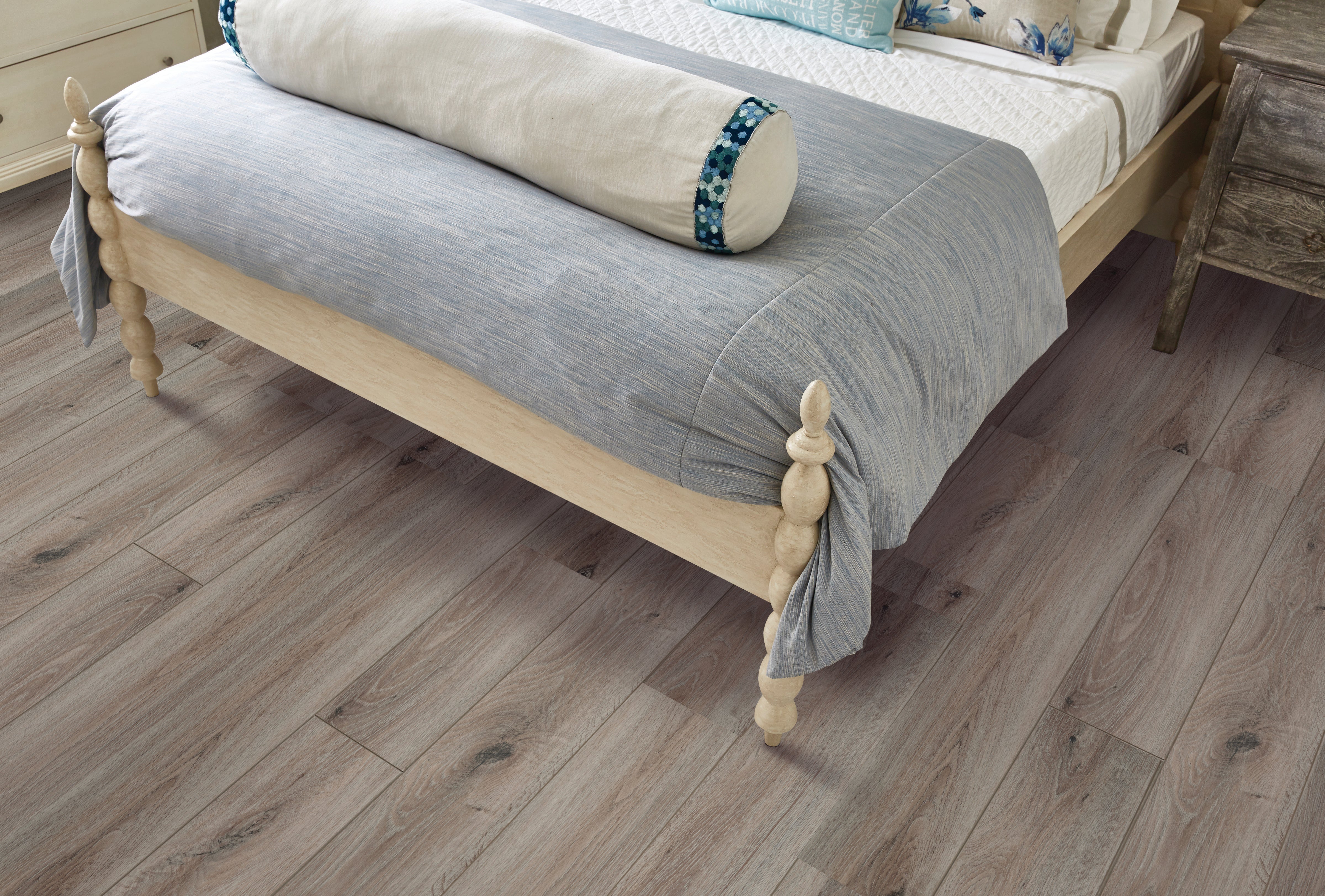 Stanton Natural Beauty 7 Woodlands Toasted Oak 23332 7" x 48"  (26.03 Sq. Ft/Box)