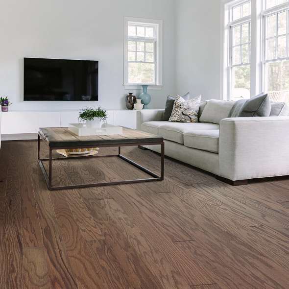 Shaw Albright Oak 3.25 Flax Seed Lg engineered hardwood flooring gives this living room a calm look, with natural wood color around the furniture layout.