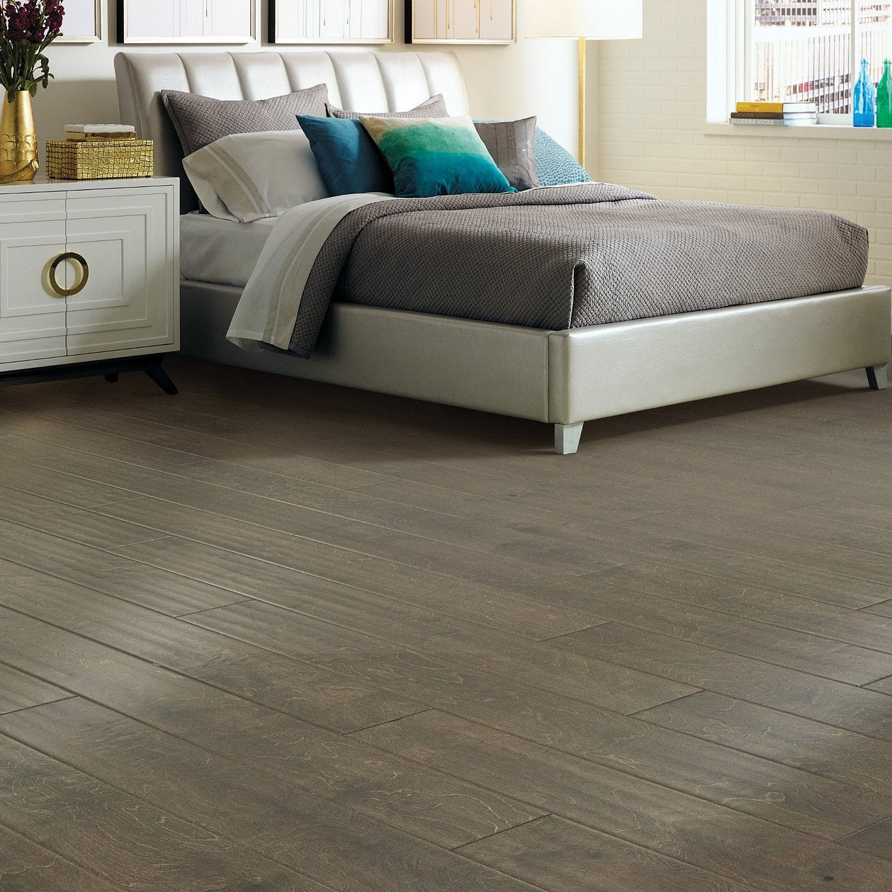 Shaw Biscayne Bay Windsurf engineered hardwood flooring gives this living room a polished look, with natural wood color around the furniture layout.