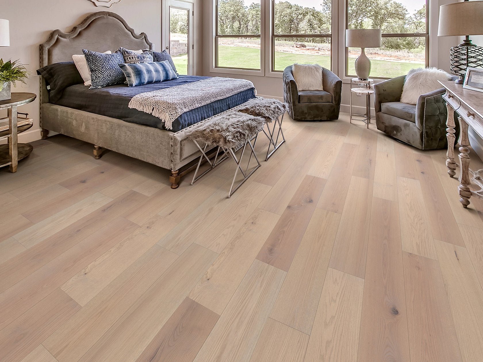 Shaw Landmark Sliced Oak Gateway engineered hardwood flooring in a living room, with natural wood color giving the room a soft finished look.