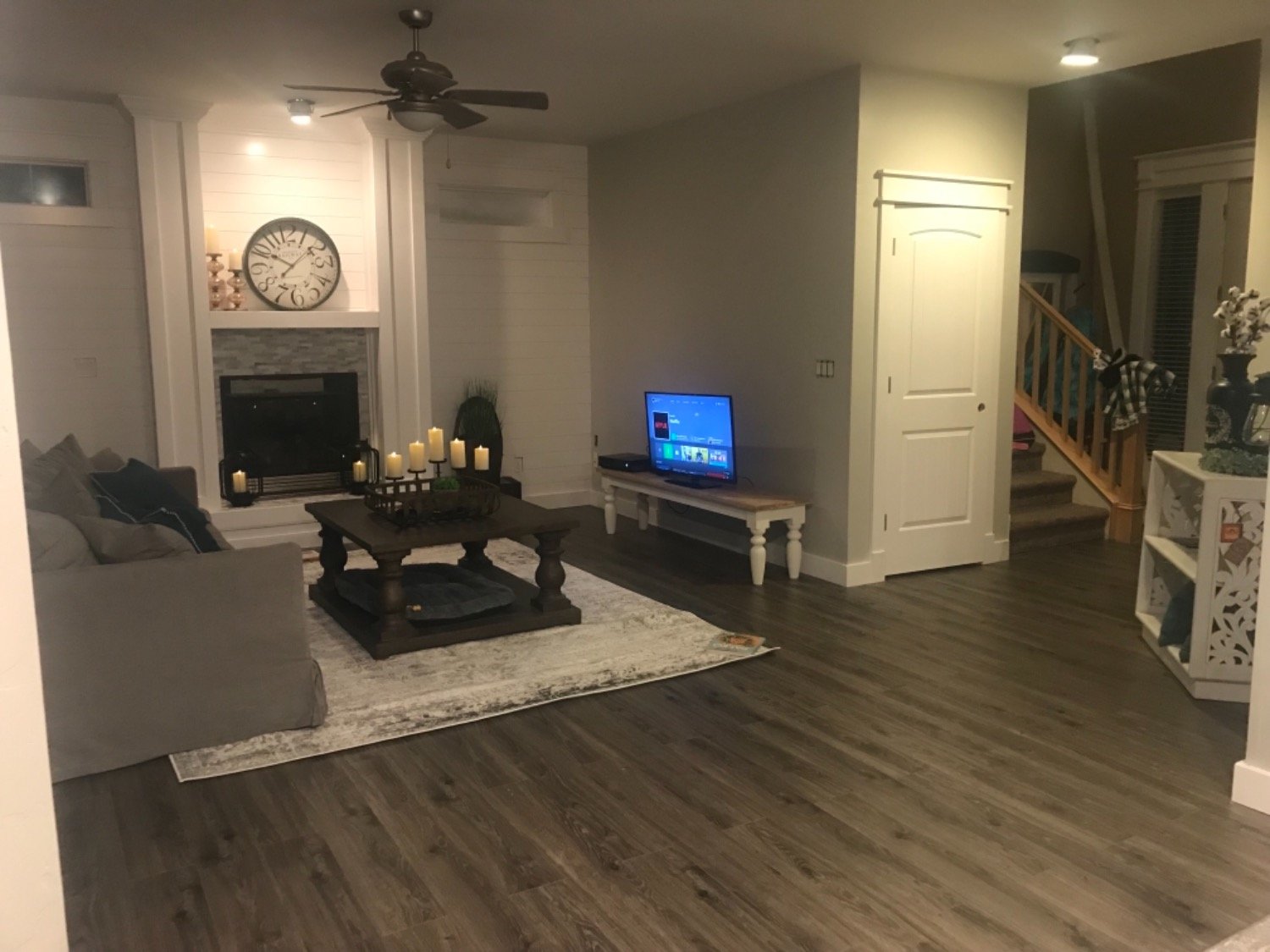 Laminate Wood Flooring Modern Living Room