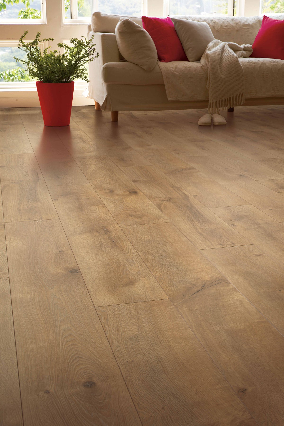 Mohawk Honeytone Oak Laminate CDL73-03 RevWood Chalet Vista 7.5" x 47" (17.18 SF/Box) — room view