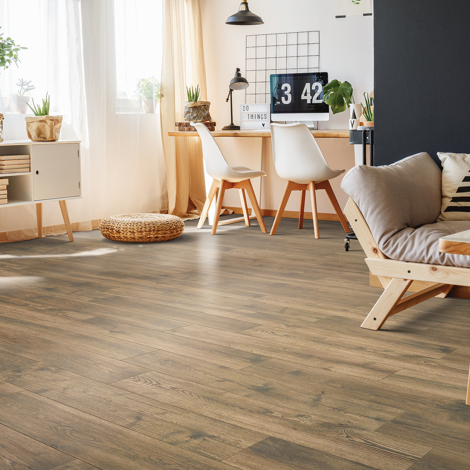 Mohawk RevWood Essentials Rivercrest CDL94-04 Gilded Oak Laminate 7.49" X 47.28" (17.18 SF/Box)