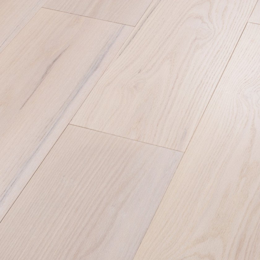 Shaw Landmark Sliced Oak SW747-01118 Glacier 9.25" x Random Lengths up to 82.5" Hardwood (31.16 SF/Box)