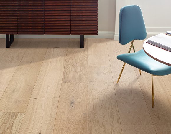 Anderson Tuftex Woodland Engineered Hardwood AA827-11047 Natural Timbers Smooth 8.66" x 23.62" - 74.8" Random Lengths (35.99 SF/Box)