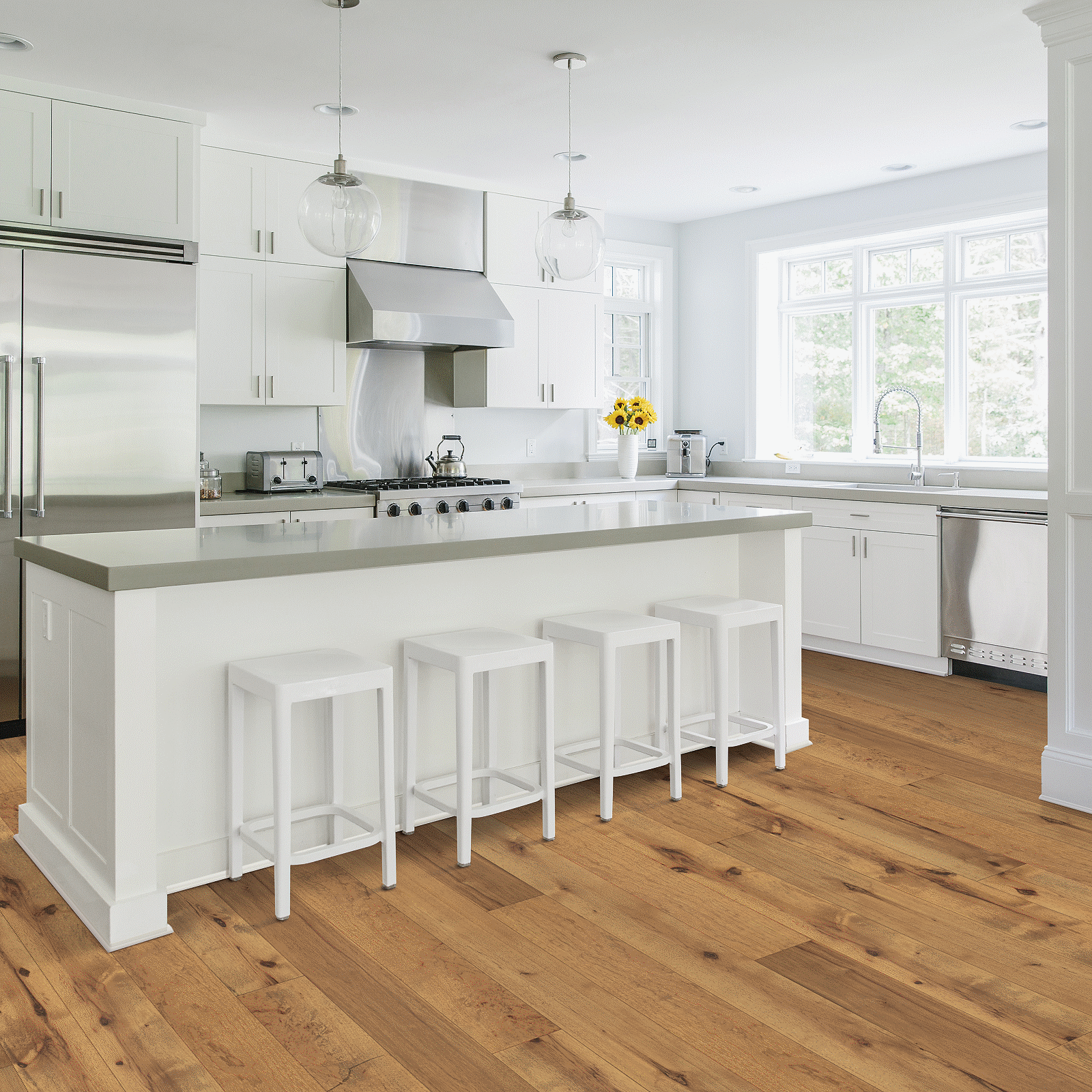 Mohawk UltraWood Select Crosby Cove WED16-07 High Desert Hickory Engineered Hardwood 7" X 81" (33.54 SF/Box)