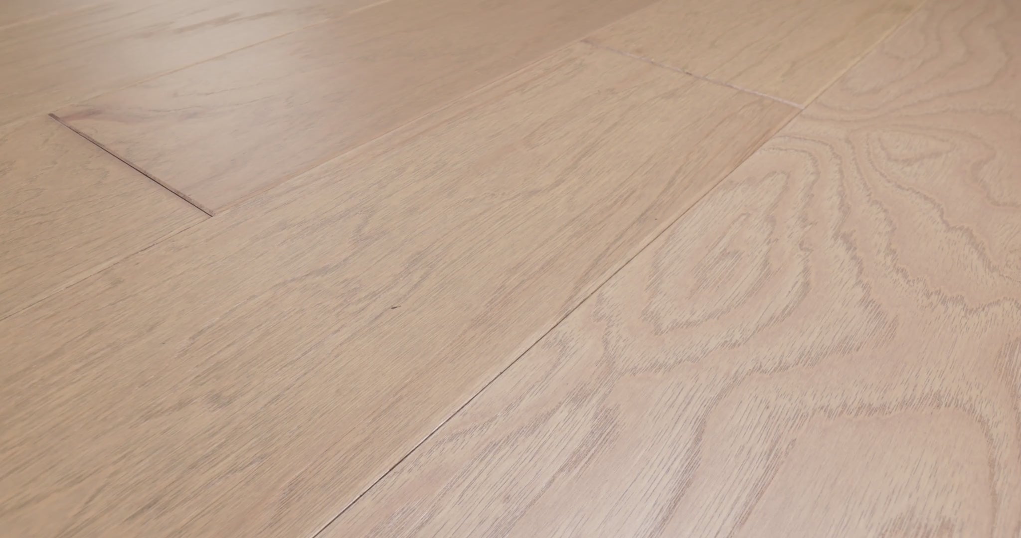 Shaw High Plains 6 3/8 SW712-01085 Sumac Highwood flooring close-up video showing multi-tone oak grain texture and natural wood character detail