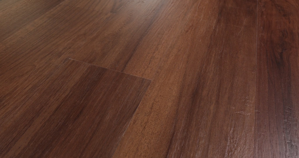 Traditional and Craftsman-style interiors can draw warmth from the amber and reddish-brown oak look of Shaw Endura 512C Plus Amber Oak 0736V-00820. Darker grain runs through its embossed vinyl surface. Each 7-by-48-inch SPC plank is 4.8 mm thick and comes with EVA padding for added comfort underfoot.