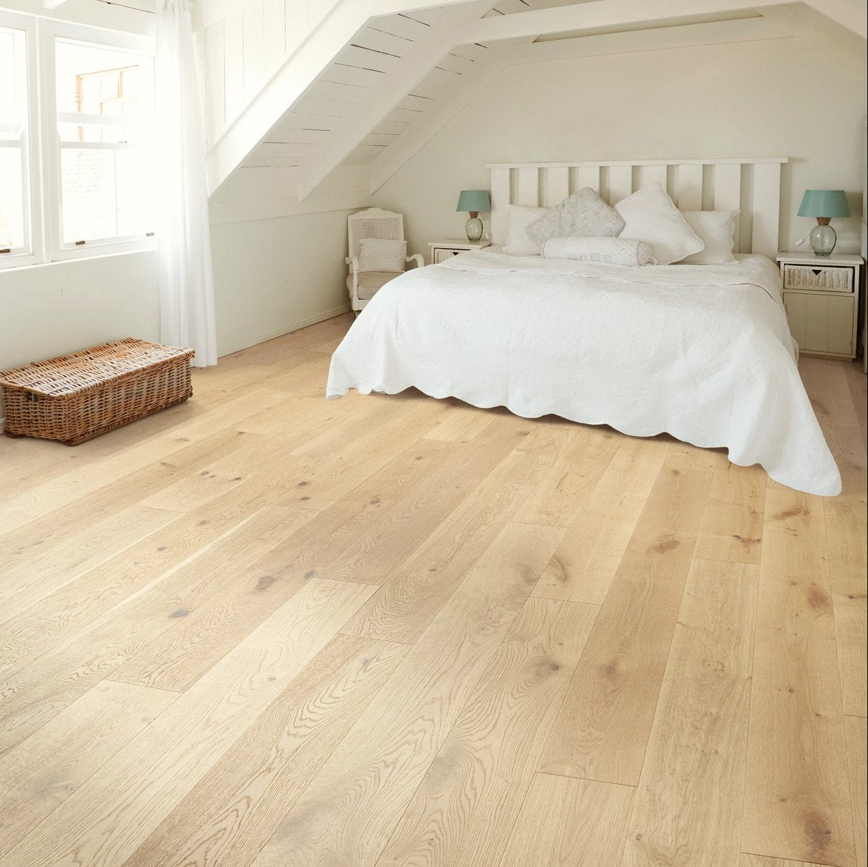 Shaw Castlewood Oak SW485-02047 Dynasty 7.48" x Random Lengths up to 74.8" Engineered Brushed White Oak Hardwood Flooring (31.09 SF/Box)